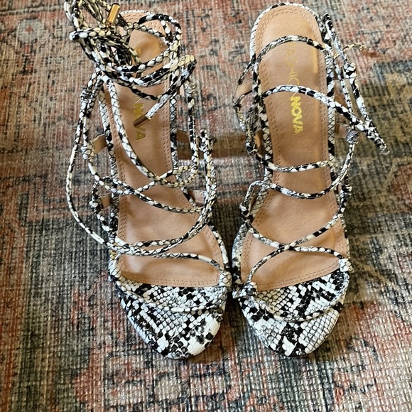 FASHION NOVA SNAKESKIN WEDGE - Picture 4 of 6